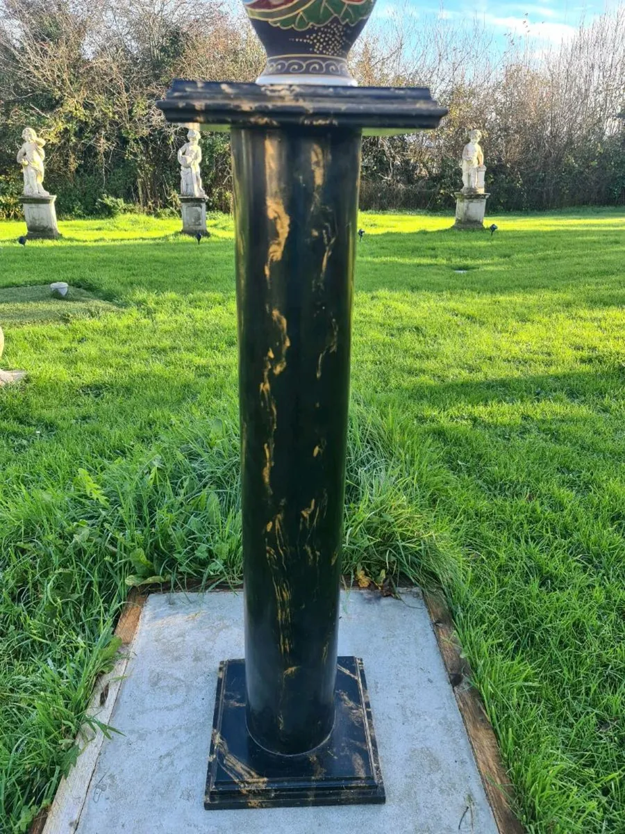 Large pedestal - Image 3