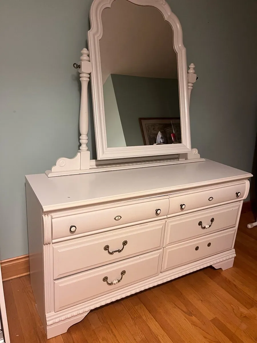 Dressing table - Image 1