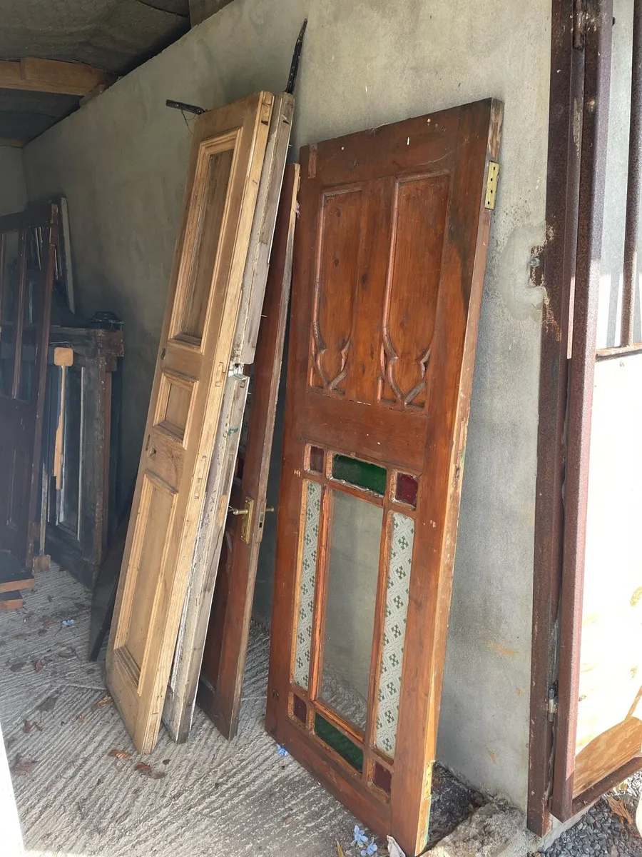 Old Stools tables Guinness bottles pictures - Image 4