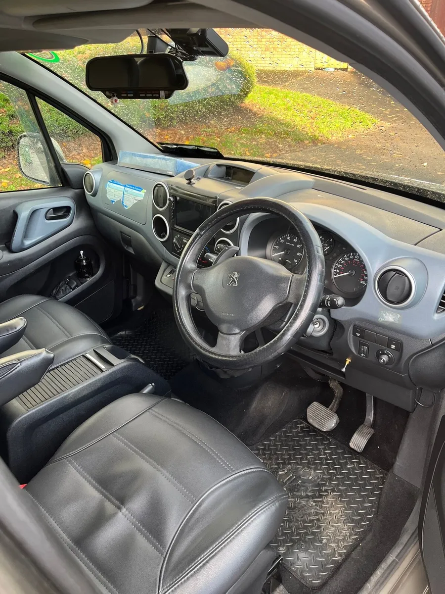 Rent a taxi peugeot partner - Image 3