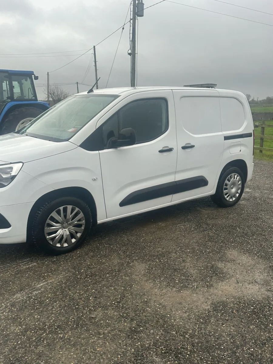 2022 Opel combo - Image 4