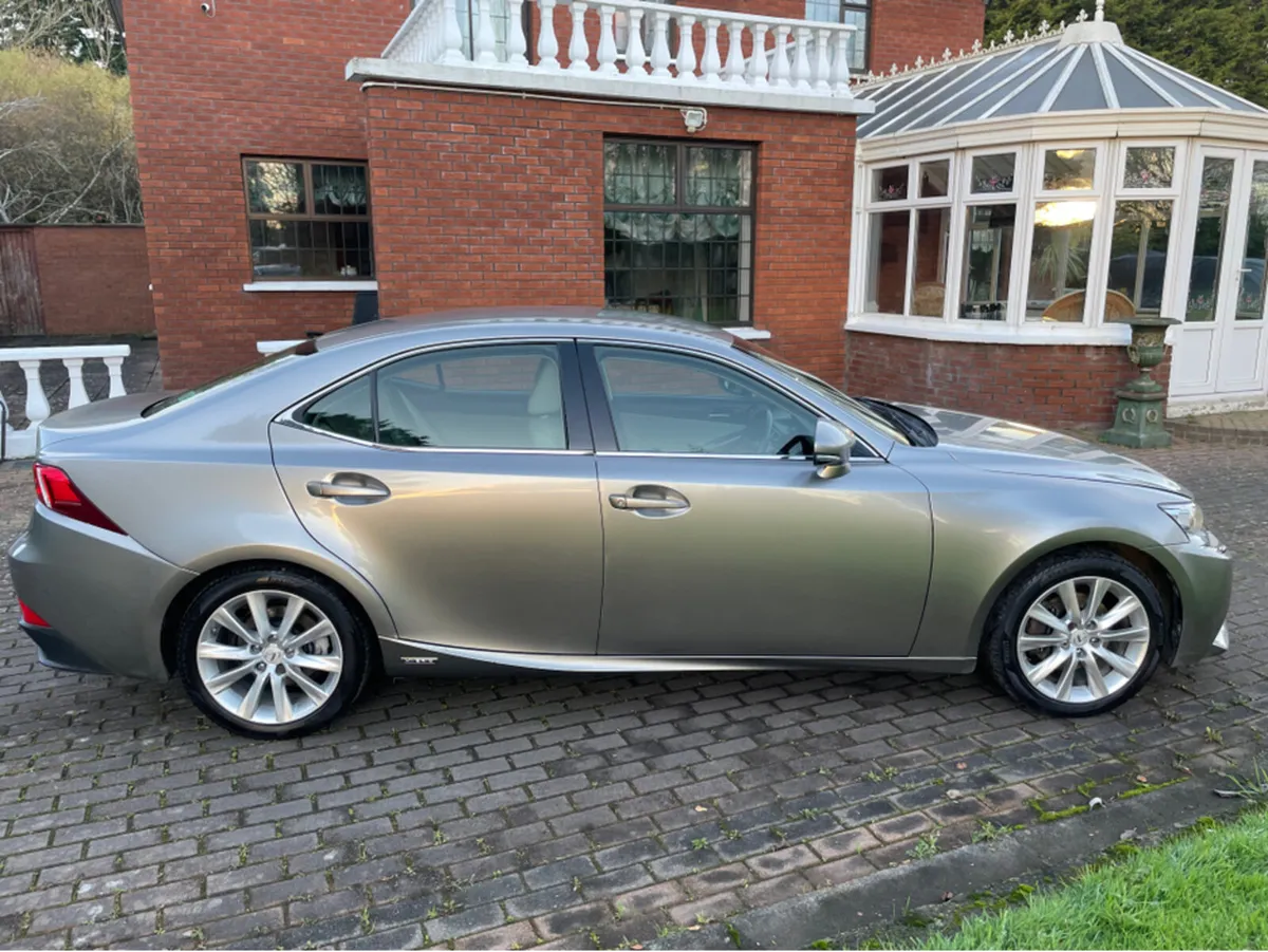 Lexus IS 300 H EXECUTIVE EDITION E-C E-CVT 4DR 2.5 - Image 3
