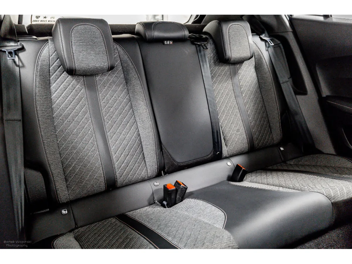 Peugeot 2008 E-Allure 50kWh 136HP - Image 4