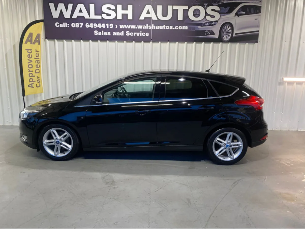 Ford Focus 1.0   ZETEC 125PS 5DR T - Image 3