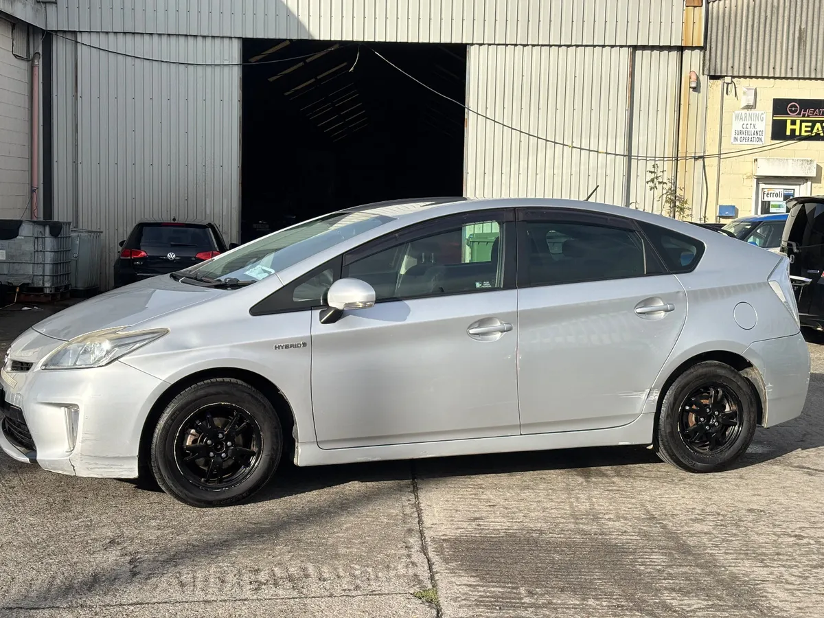 2013 TOYOTA PRIUS *NCT SEP 26* - Image 4