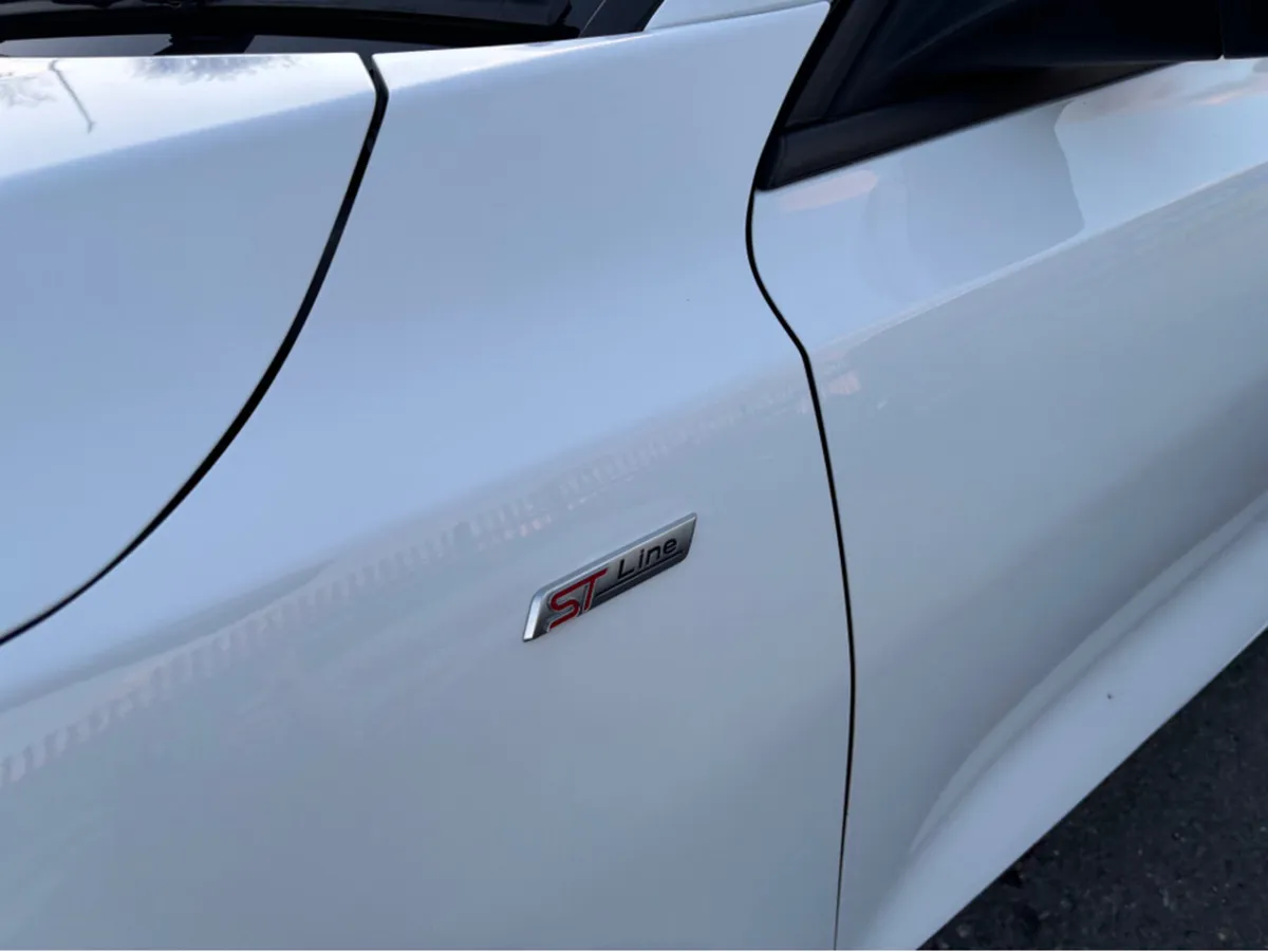 Ford Focus ST-LINE 1.0T 125 M6 FWD - Image 2