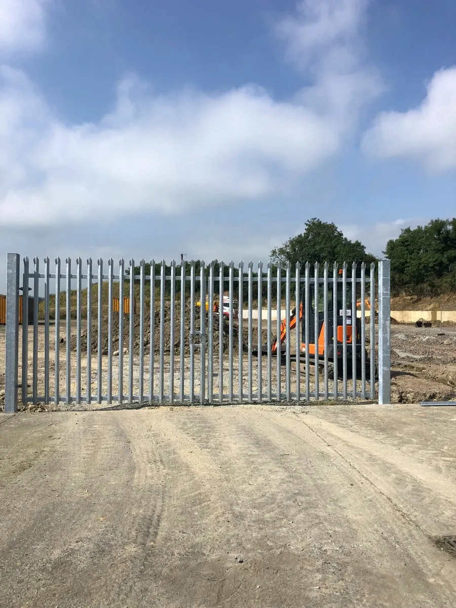 Palisade Fence>. Supply and install> - Image 4