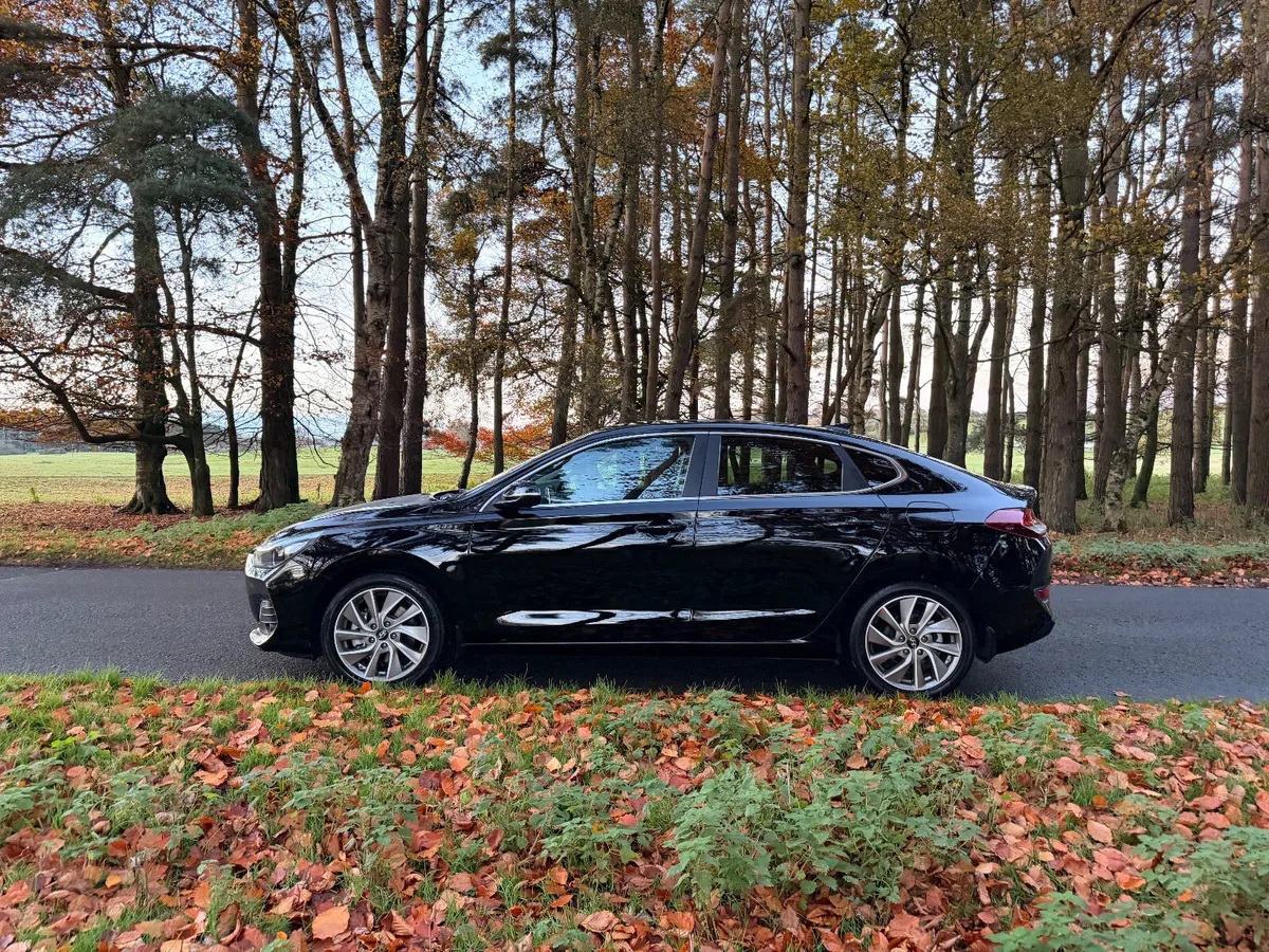 Hyundai i30 2018Fastback - Image 4