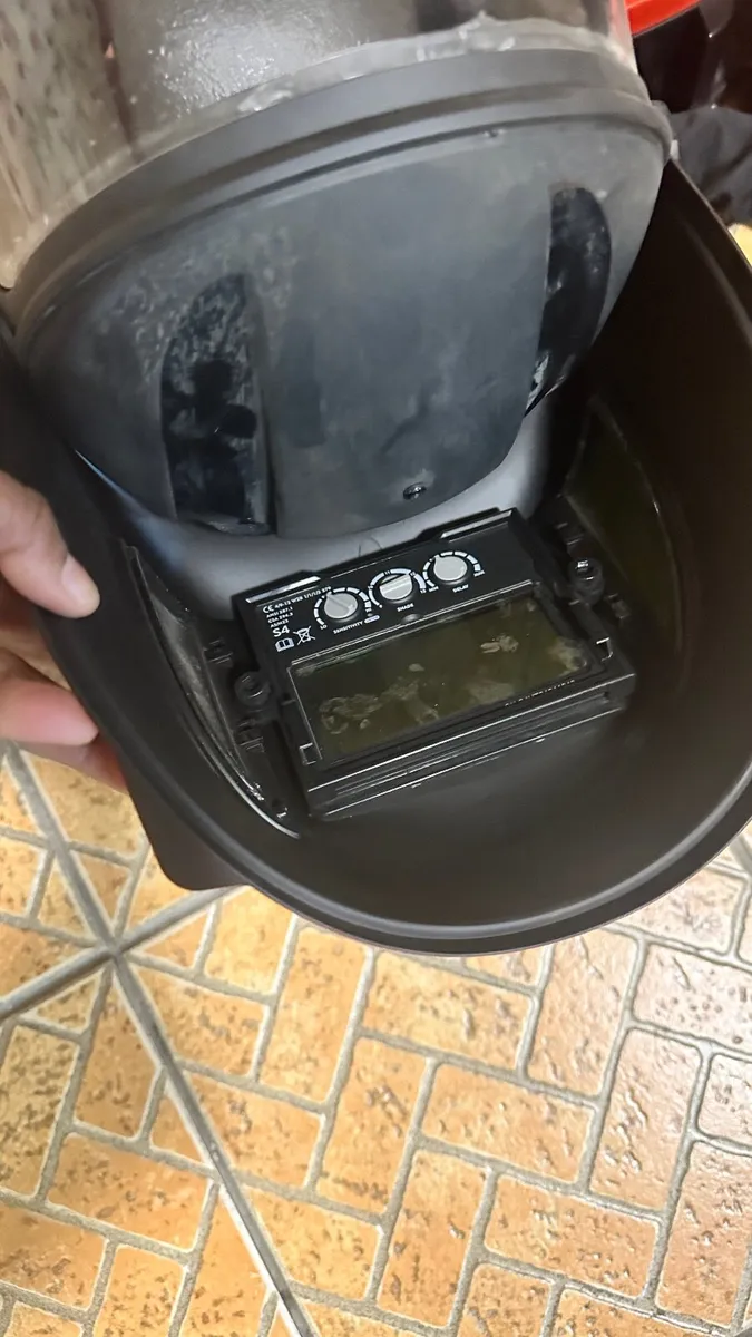 Welding Electric Auto-Darkening Helmet with Air-Fe - Image 3