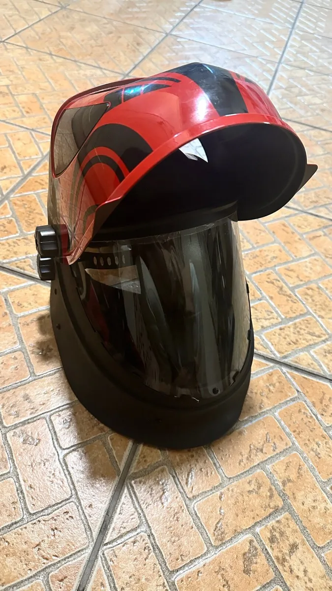 Welding Electric Auto-Darkening Helmet with Air-Fe - Image 4