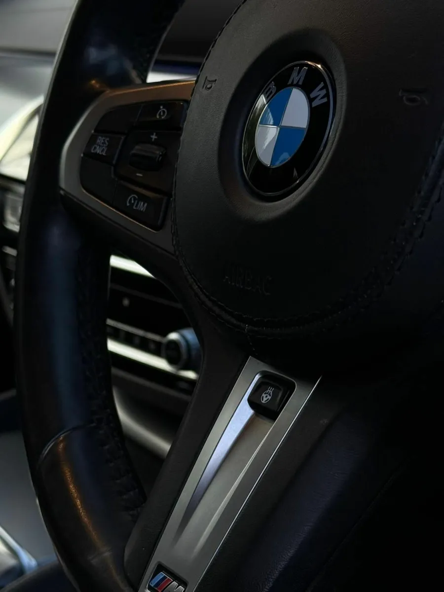 BMW 5-Series 2019 - Image 2