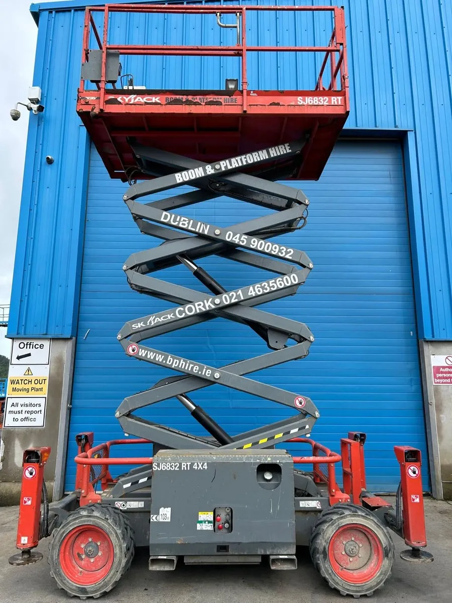 DIESEL SCISSOR LIFT 12 METRES - Image 2