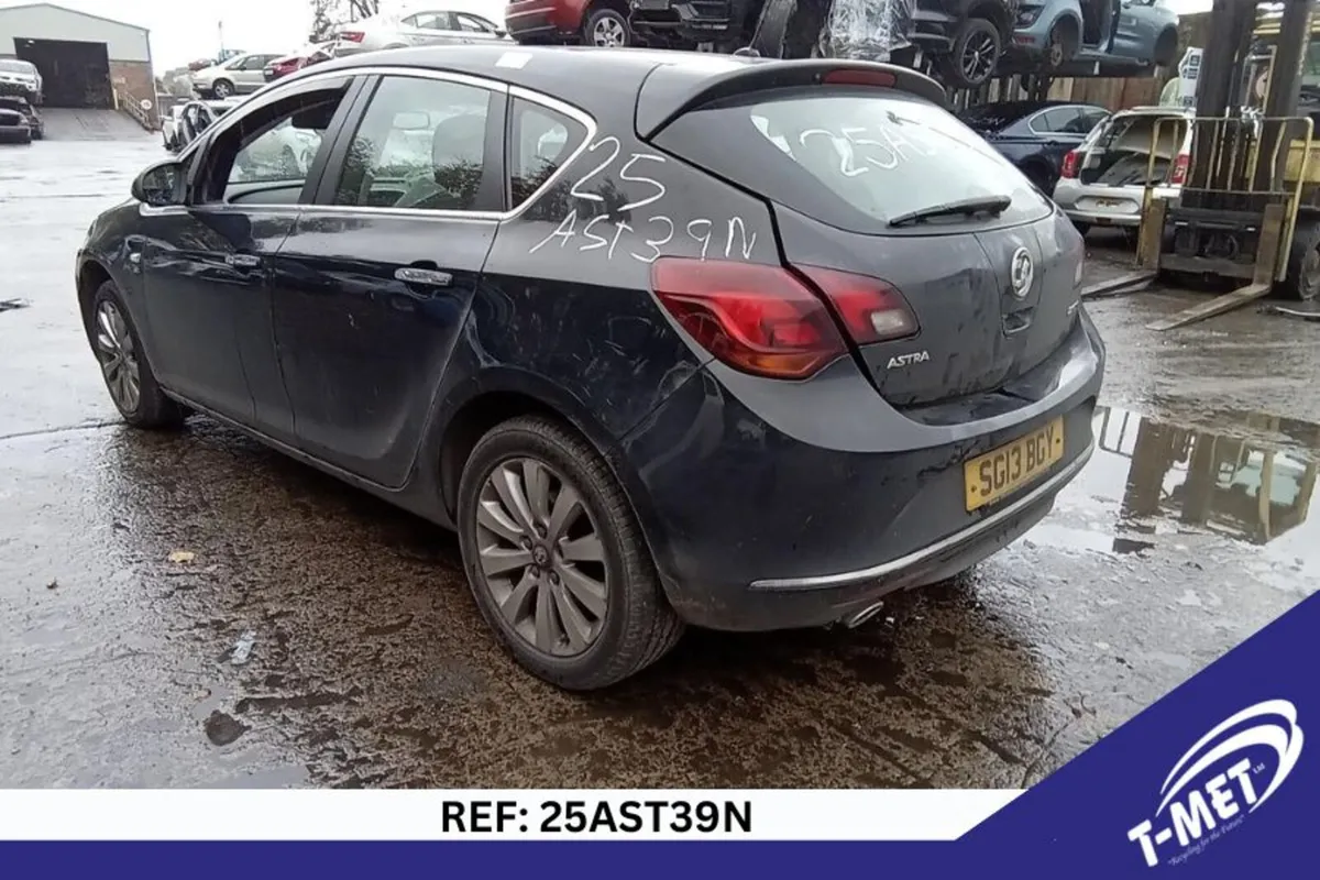 2013 VAUXHALL ASTRA BREAKING FOR PARTS - Image 3