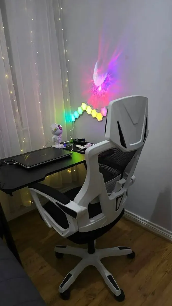 Gaming boundle desk and chair brand new - Image 2