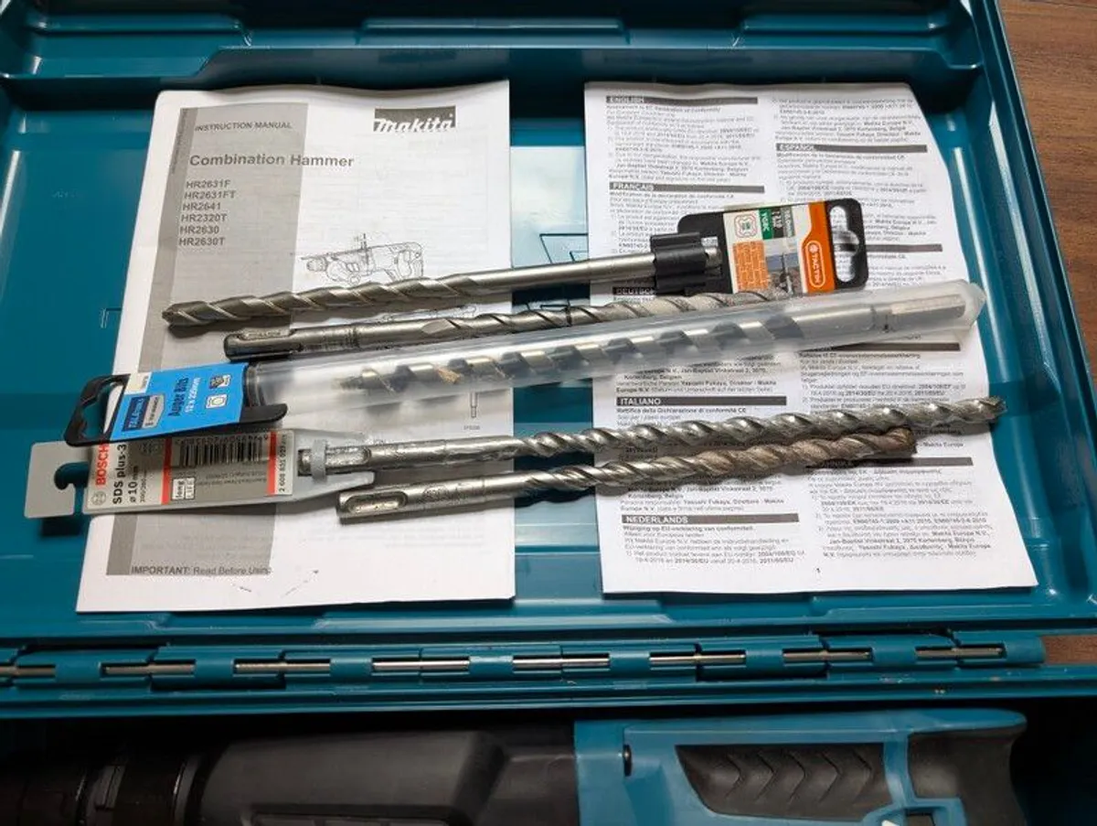 Makita Combination Hammer Drill - Excellent Condition. - Image 2