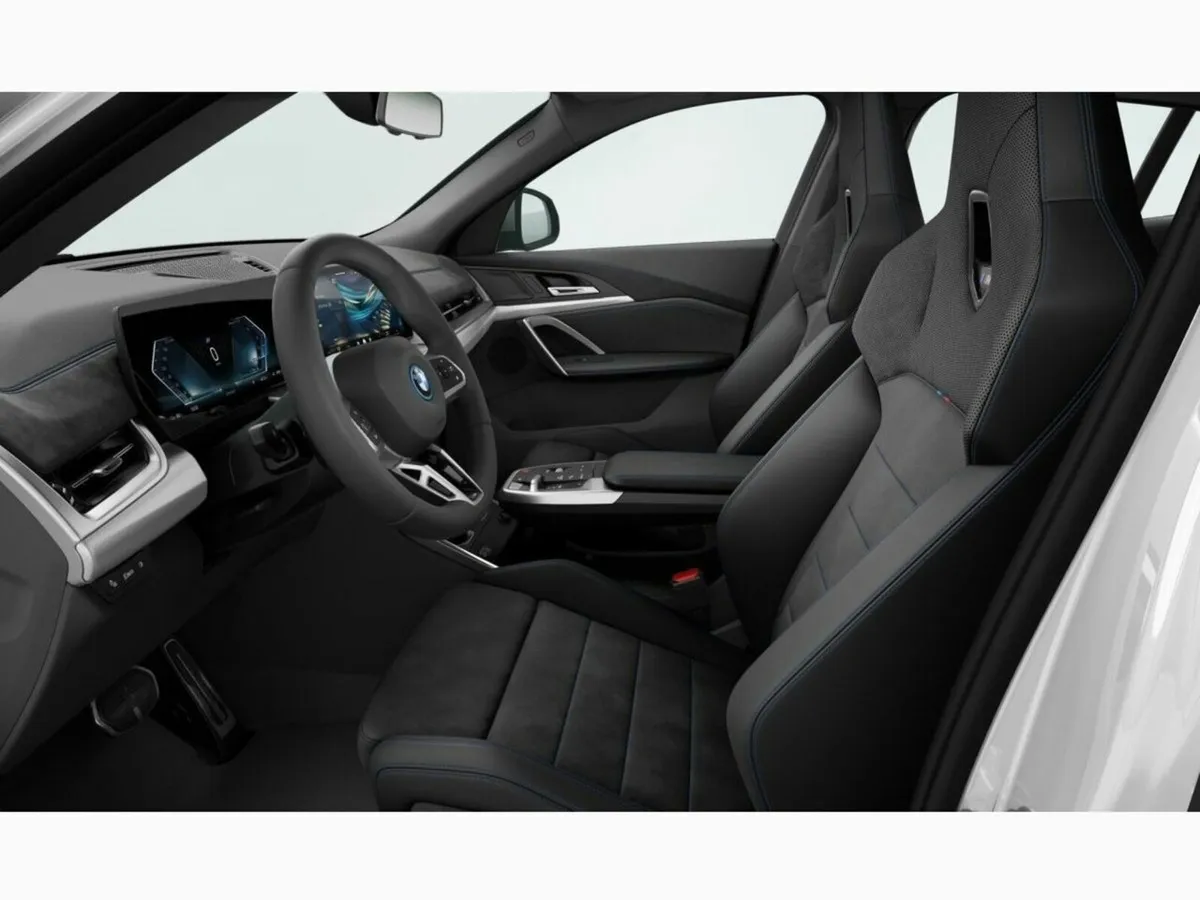 BMW iX2 eDrive20 M sport - Image 4