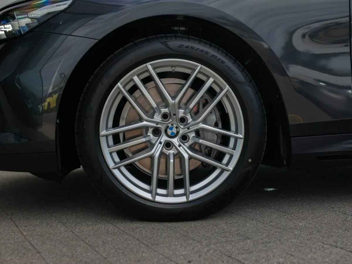 BMW i5 eDrive40 Sport Edition Saloon - Image 4