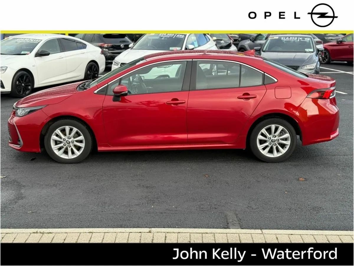 Toyota Corolla 1.8 Hybrid Luna Saloon - Image 3