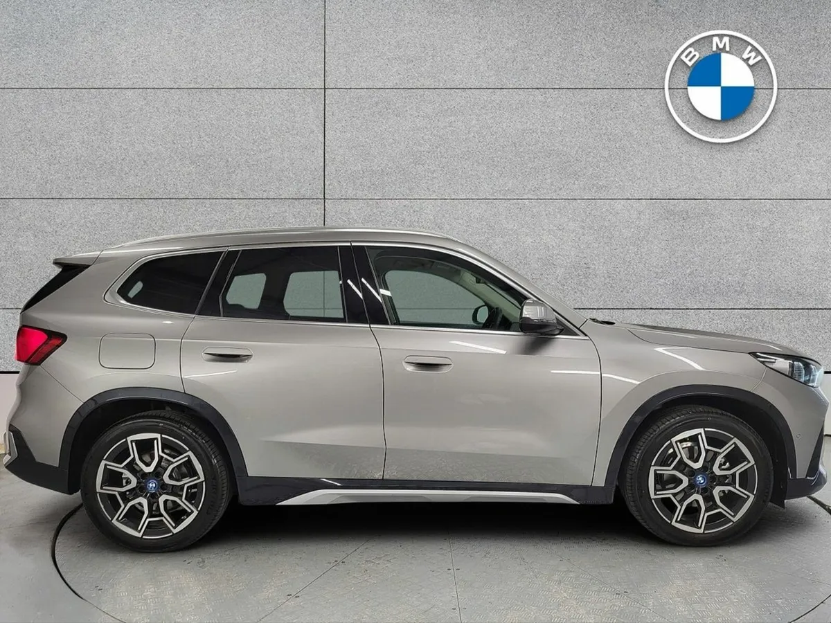 BMW iX1 eDrive20 xLine - Image 3