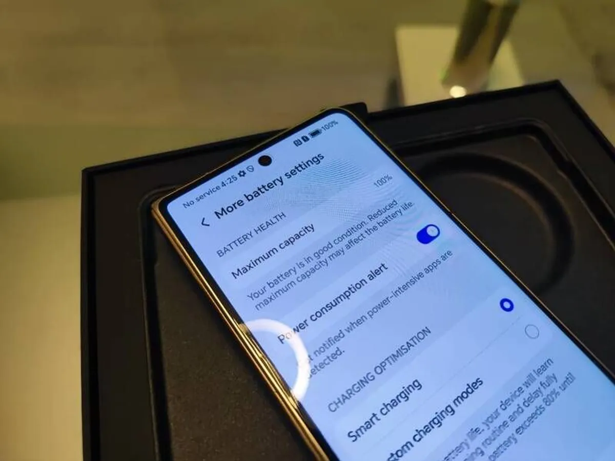 Honor Magic V5 32gb ( 16+16) ram 512gb memory, Gold black couple with matching case,  in brand new condition, only 13 cycle count. the most powerful folding phone, so thin. Trade-ins / Swaps welcome - Image 4