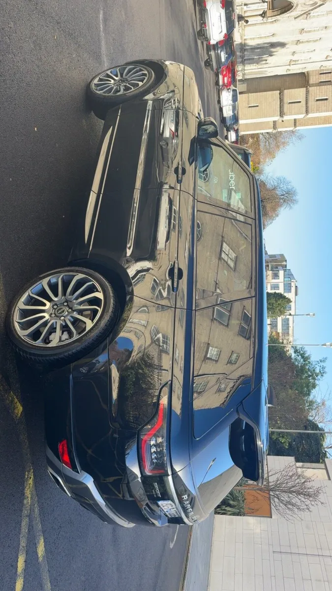 Range Rover P400e - Image 4