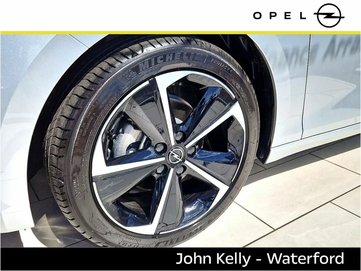 Opel Astra ELEGANCE 1.2 PETROL - Image 4