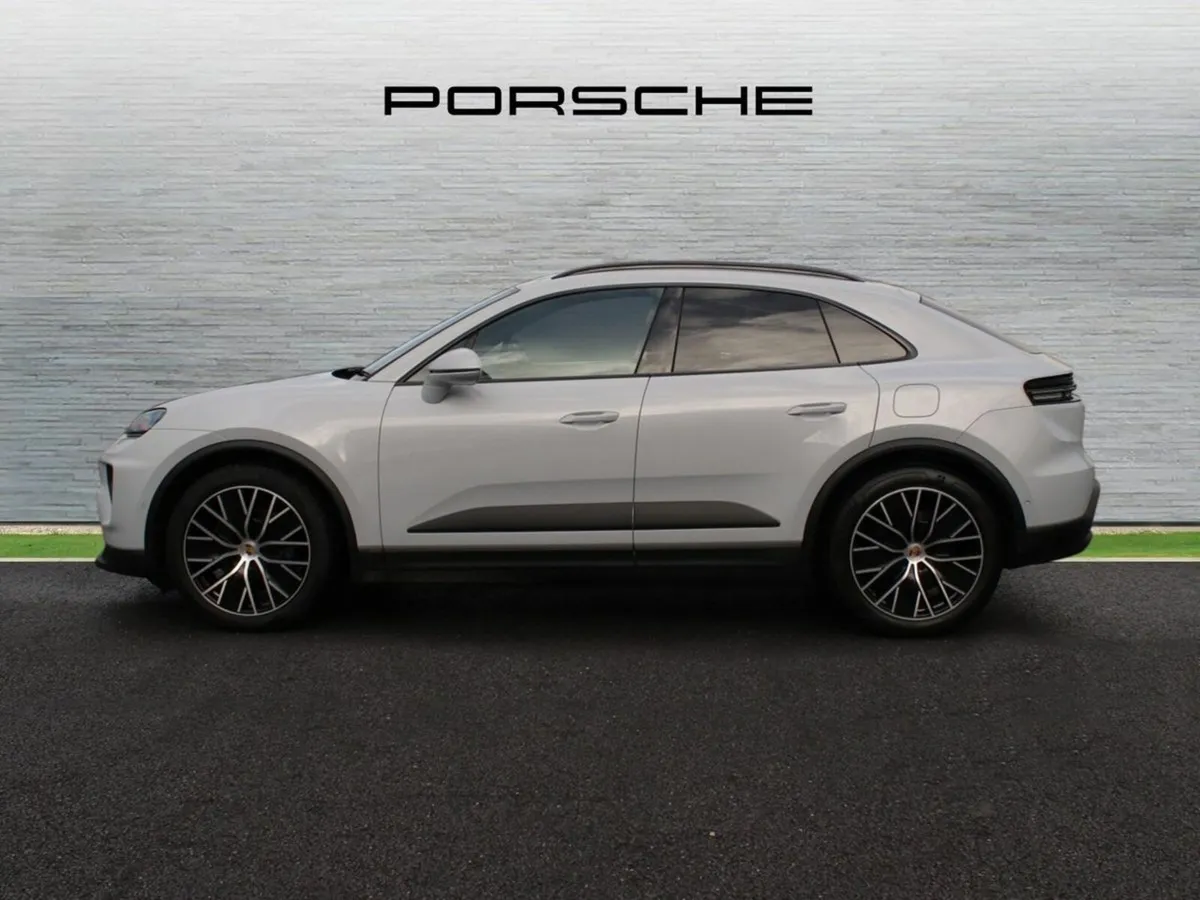 Porsche Macan 4 Electric - Image 4