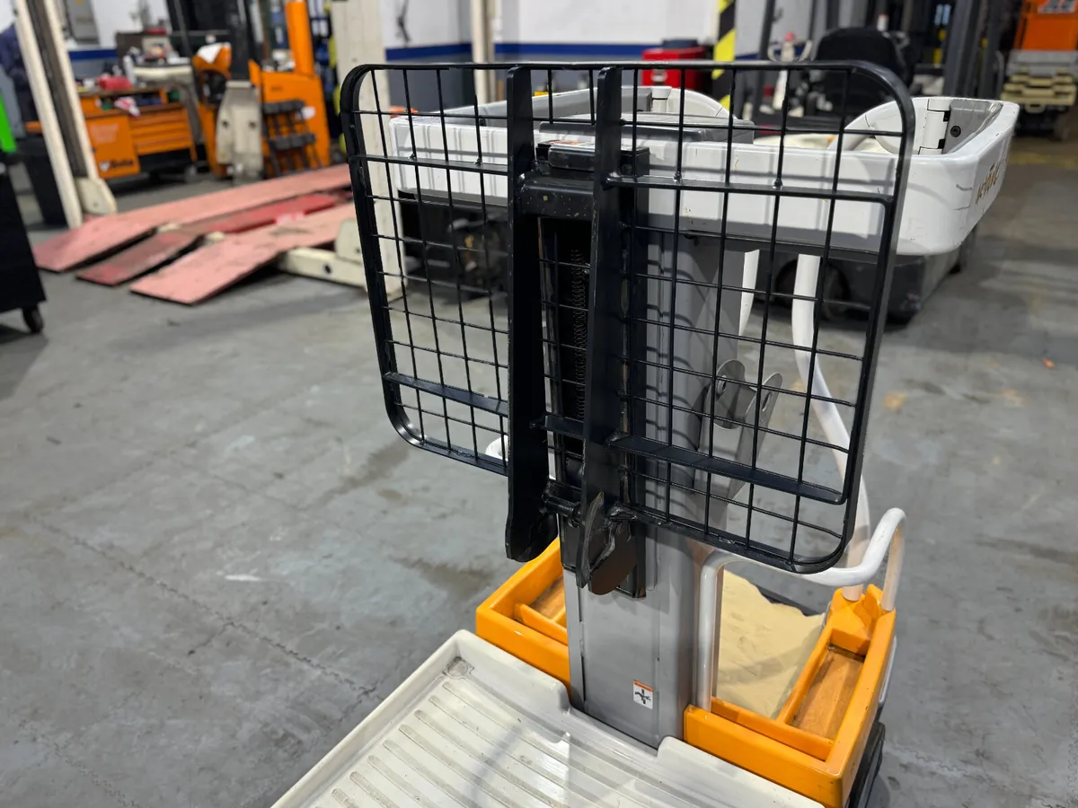 Crown WAV50-118 Personal Access Platforms - Image 4