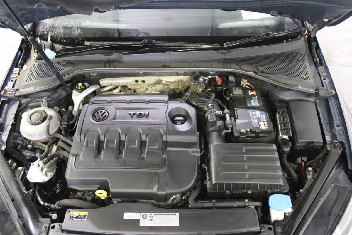 Volkswagen Golf Highline 1.6 TDI M5F 5DR 115HP - Image 4