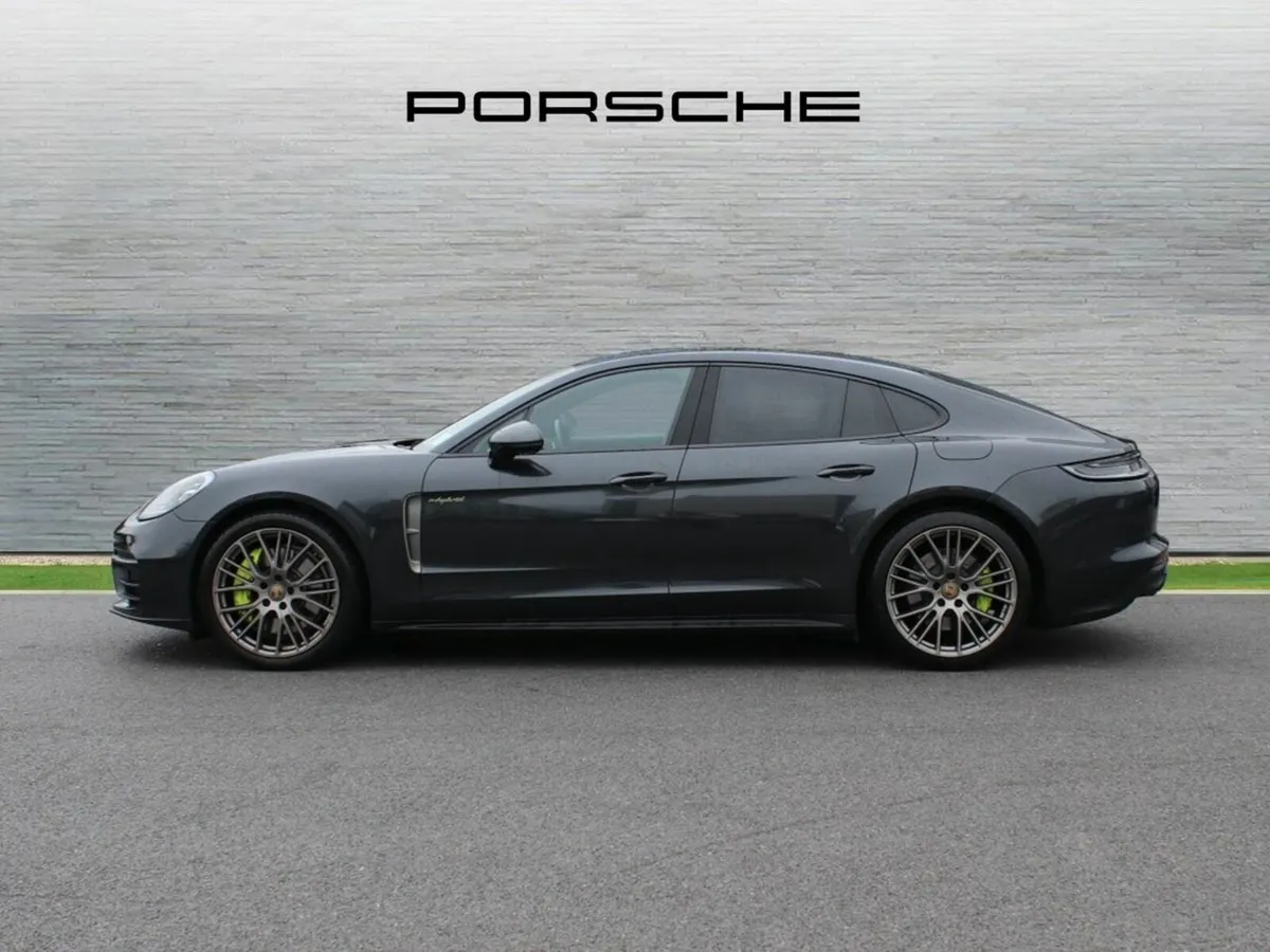 Porsche Panamera 4 E-Hybrid - Image 4