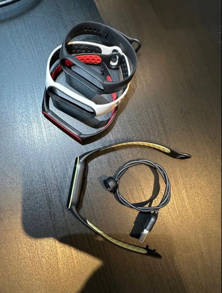 Xiaomi Mi Band 6 in excellent condition - Image 1