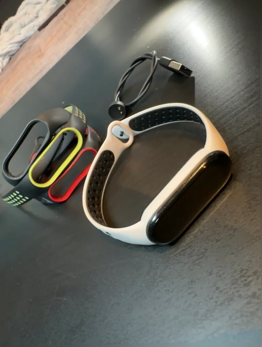 Xiaomi Mi Band 6 in excellent condition - Image 2