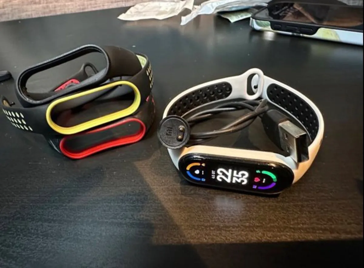 Xiaomi Mi Band 6 in excellent condition - Image 3