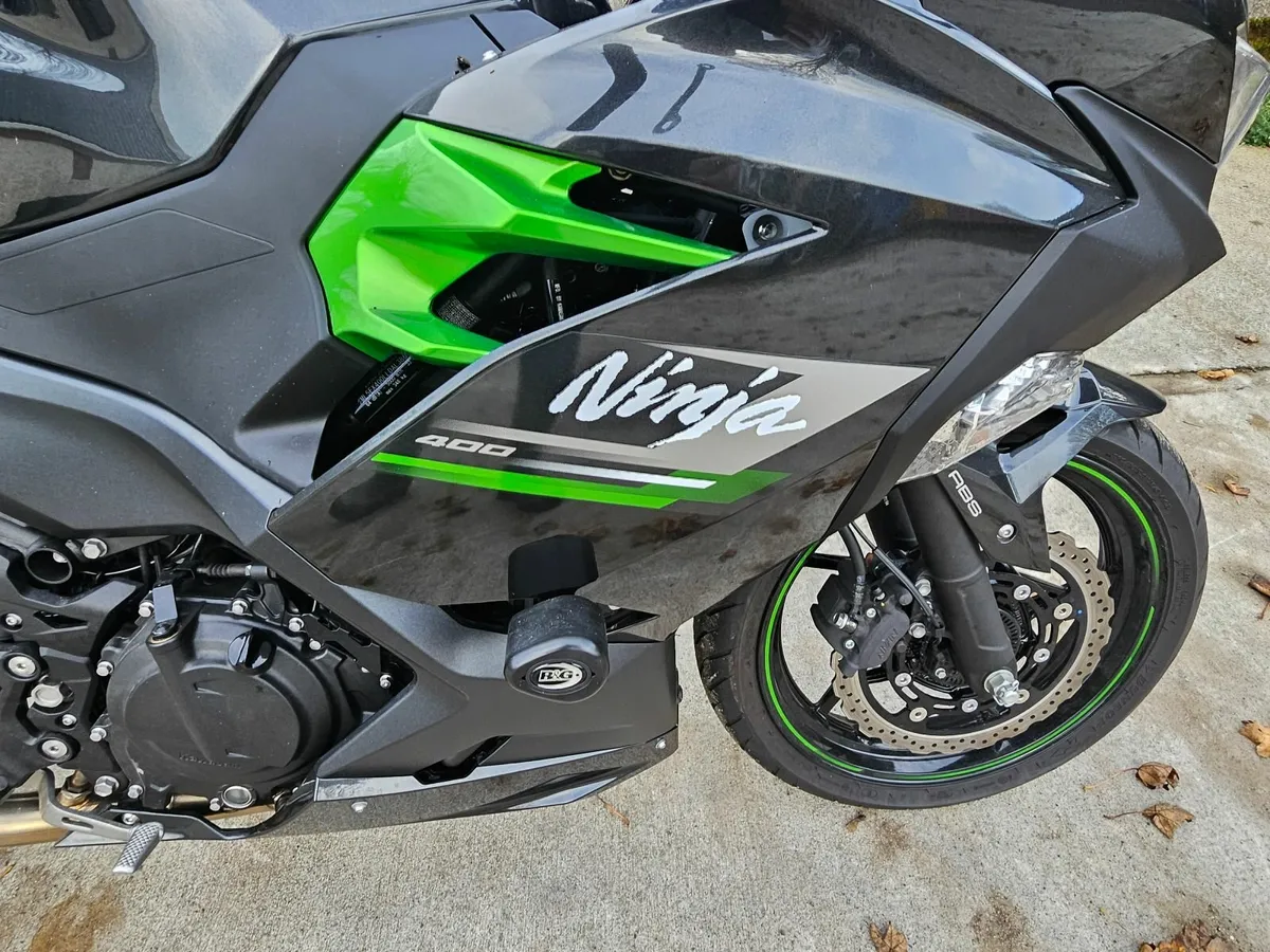 Kawasaki Ninja 400cc EXTREMELY LOW MILEAGE ! - Image 2