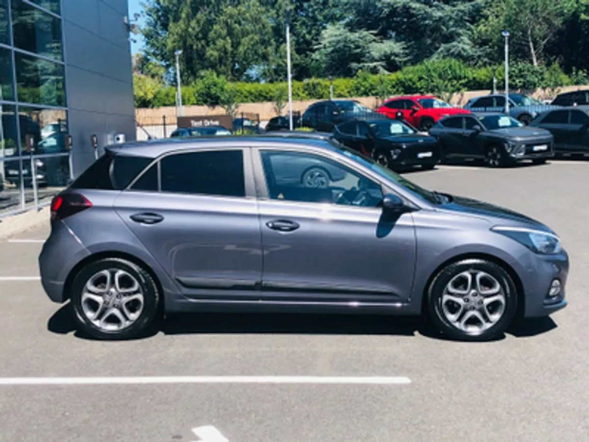 Hyundai i20 Deluxe 1.2 Petrol - Image 4