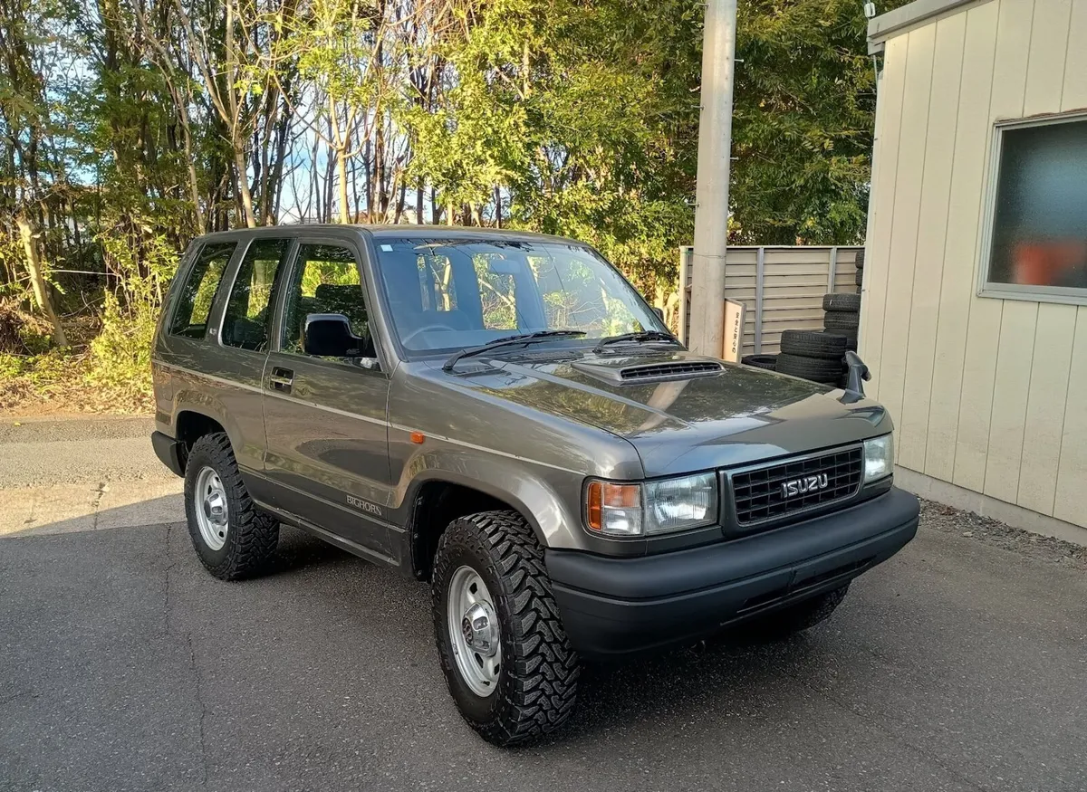 Isuzu Bighorn LS 2.1D Collector Grade - Image 2