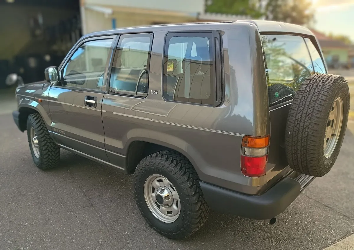 Isuzu Bighorn LS 2.1D Collector Grade - Image 4