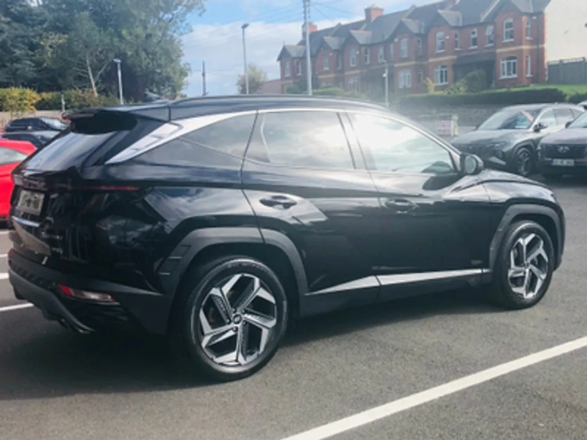 Hyundai Tucson Executive Plus 1.6 Hybrid Automatic - Image 3