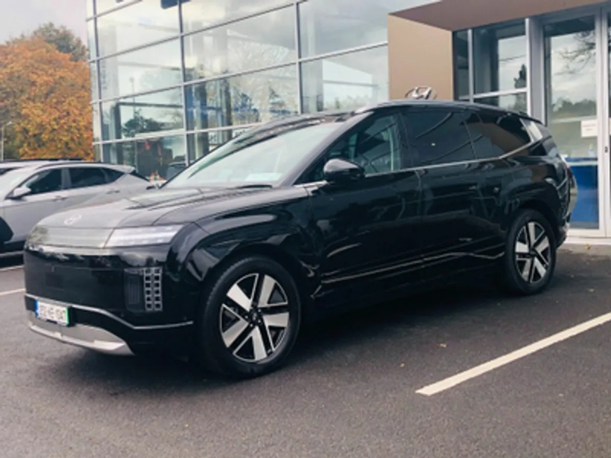 Hyundai IONIQ 9 EV Platinum 110Kwh *Demonstrator M - Image 4