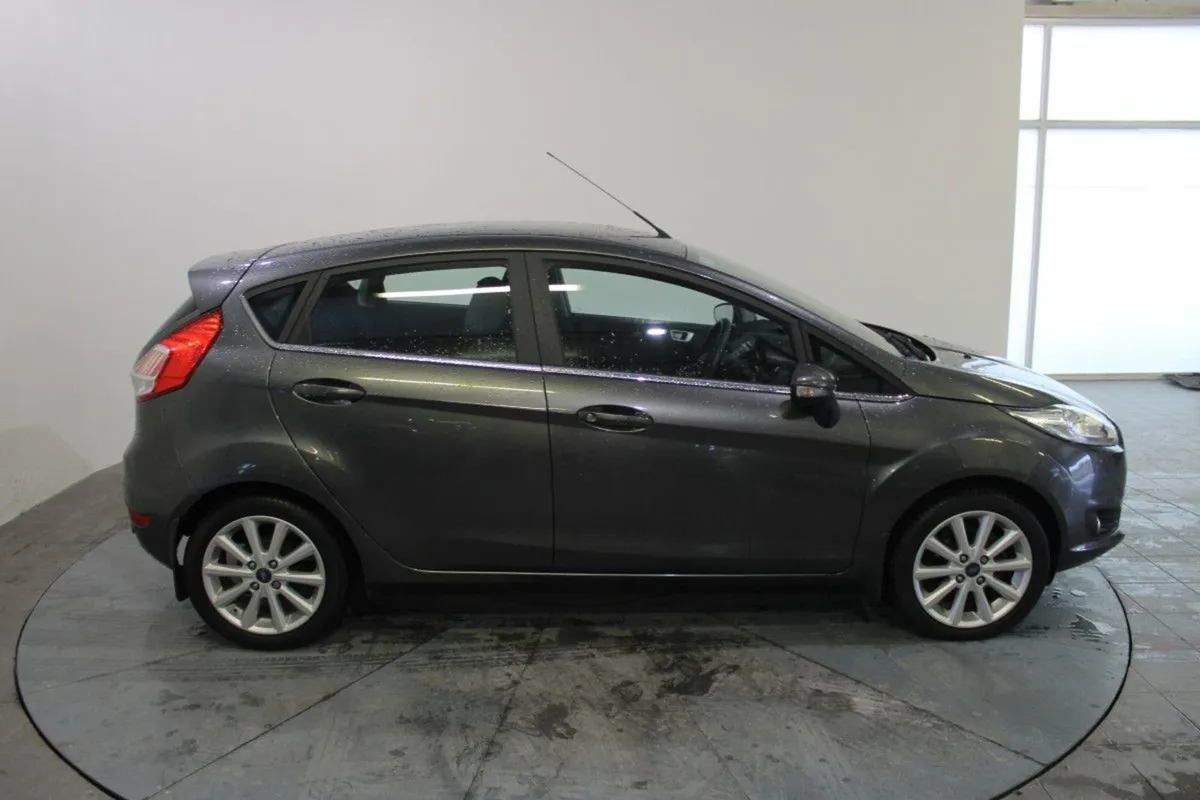 Ford Fiesta Titanium 1.0 65hp 4DR - Image 2