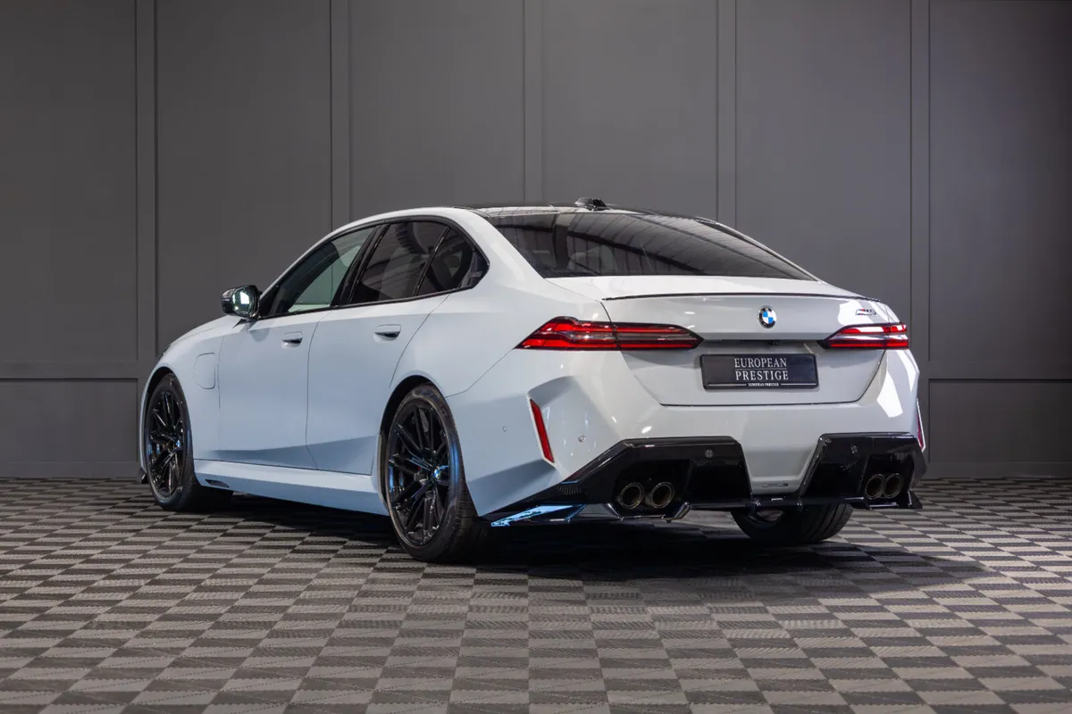 2025 BMW M5 (G90) - Image 4