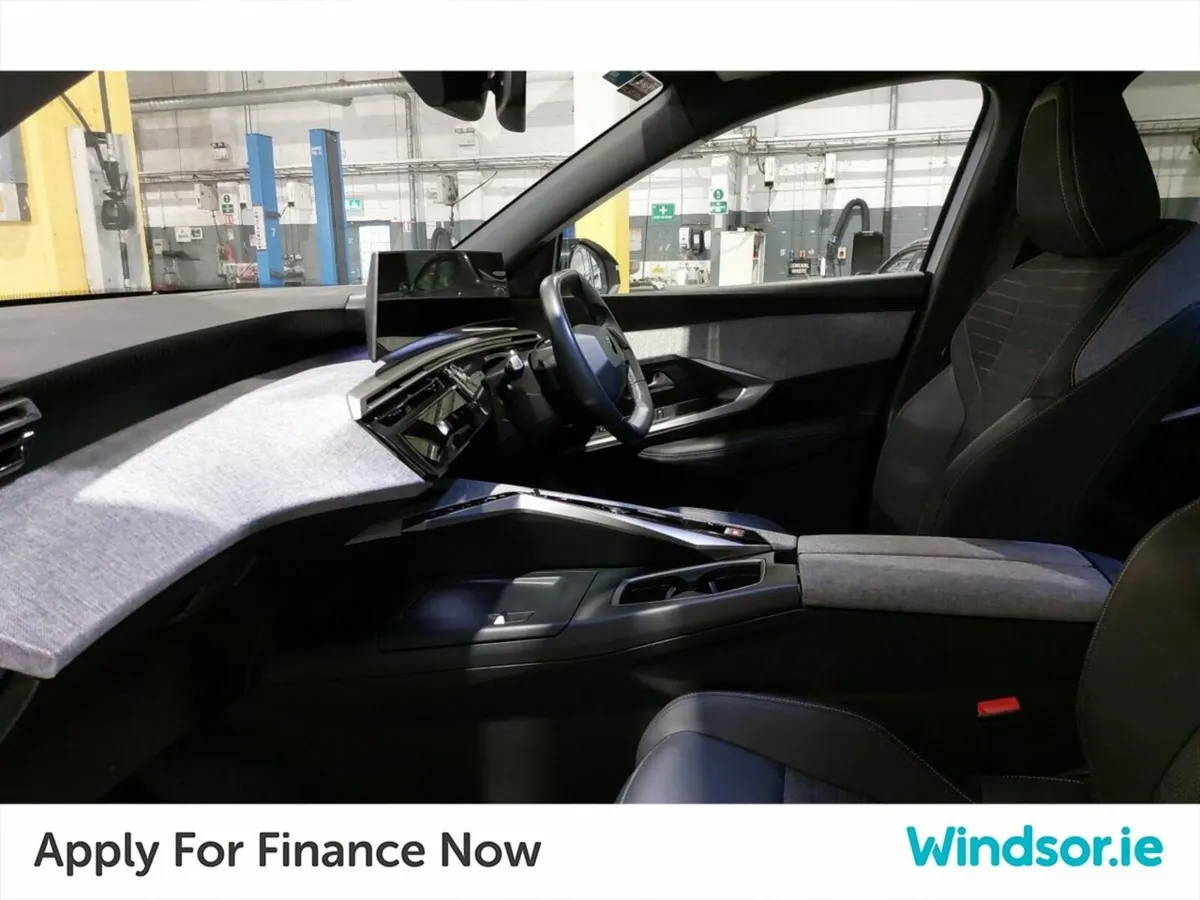 Peugeot 3008 1.2 MHEV PureTech 136bhp eDCS6 Allure - Image 3