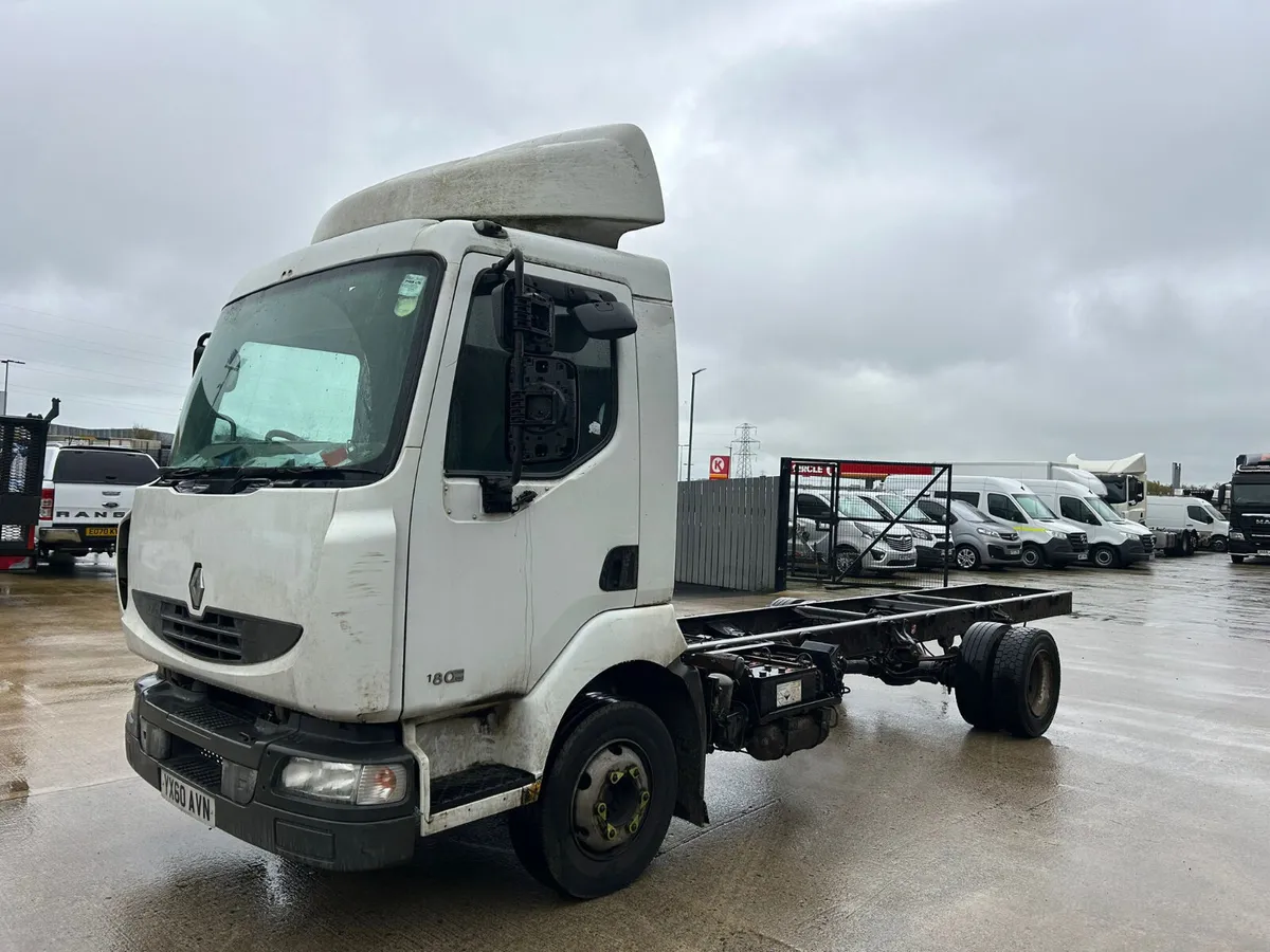 October 2010 Renault 7.5T Chassis Cab - Image 3