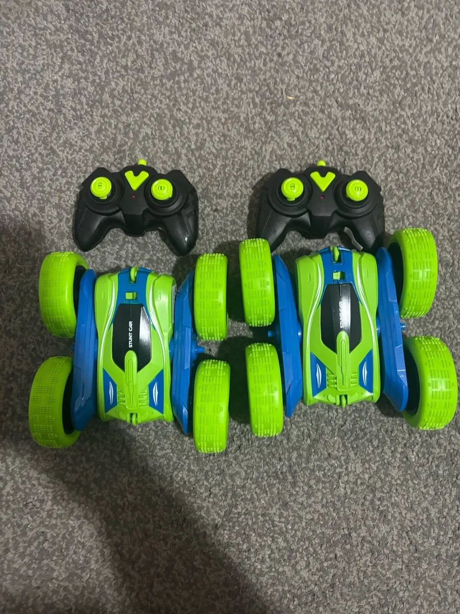 Spin and stunt remote control car x2