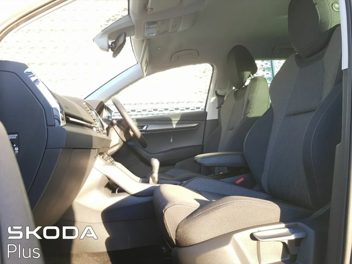 Skoda Karoq SELECTION PLUS 1.0TSI 115HP - Image 3