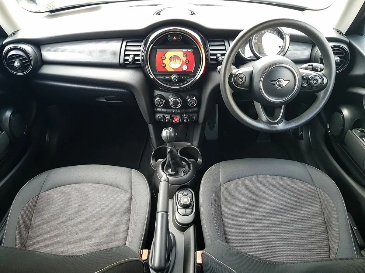 Mini Cooper Cooper Classic - Image 4