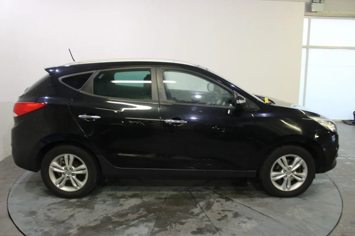 Hyundai ix35 1.7 Crdi Premium 2WD 5DR - Image 3