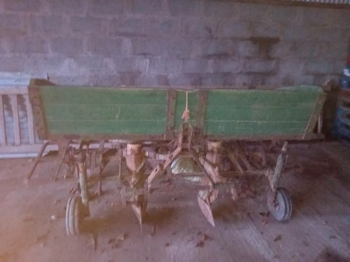 Potatoe planter - Image 1