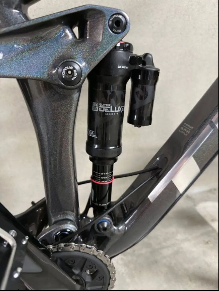 Trek Remedy 8 Prismatic - Image 2