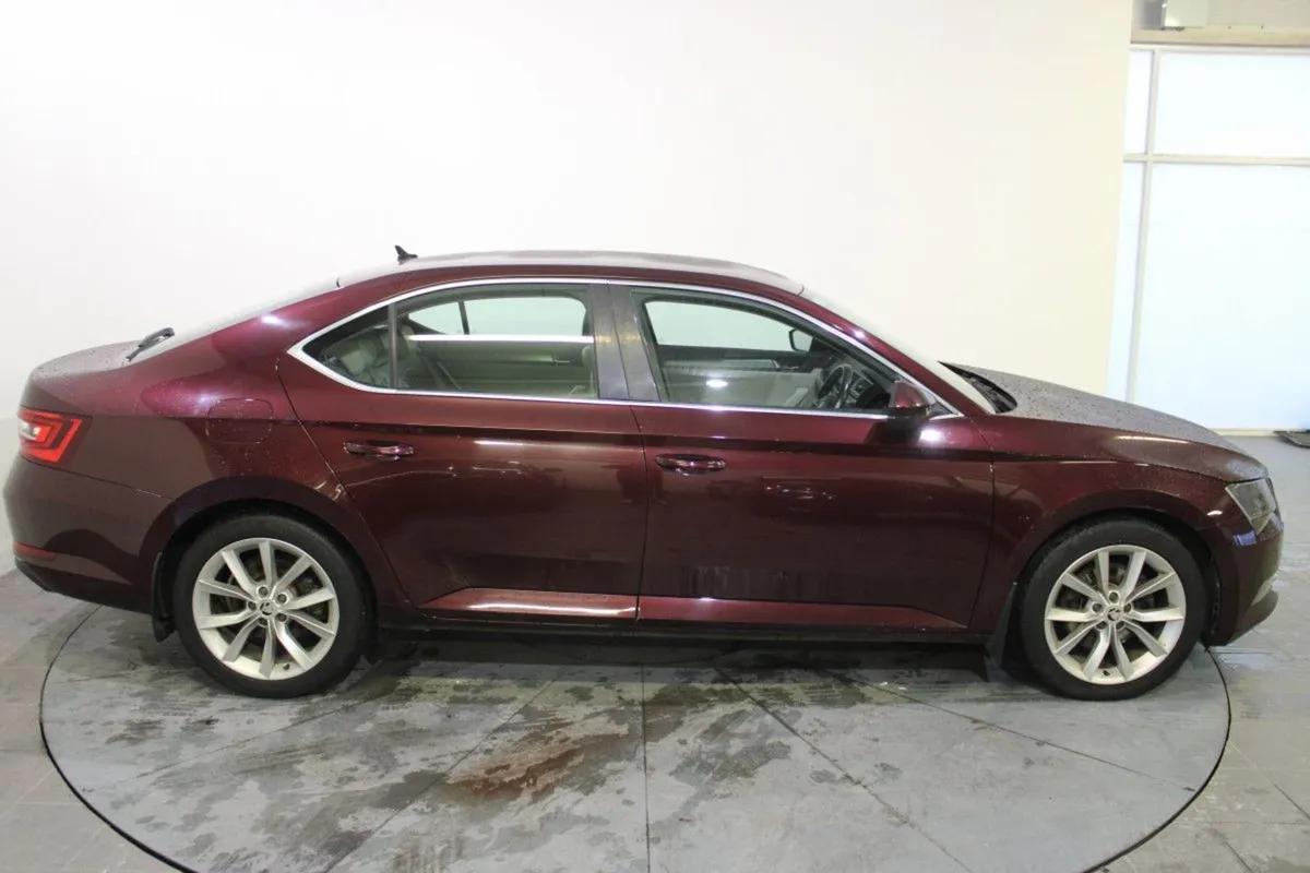 Skoda Superb Style 2.0 TDI 150BHP 4DR - Image 3